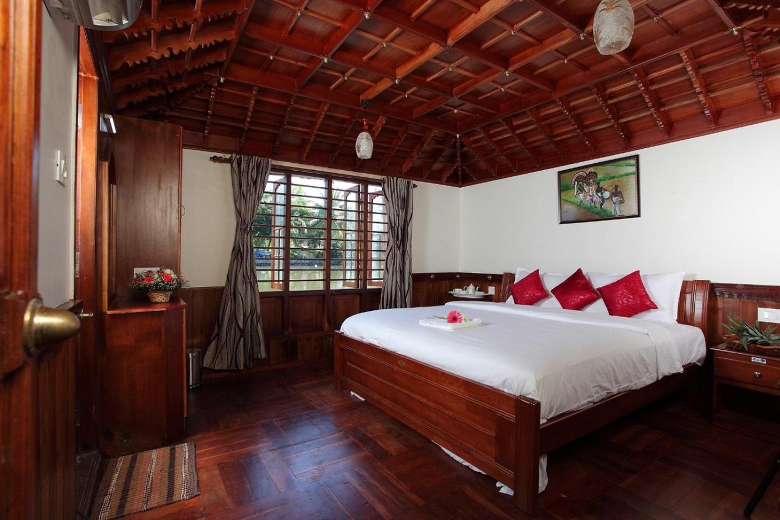 Rajahamsam Houseboat Villa คุมาราคม ภายนอก รูปภาพ