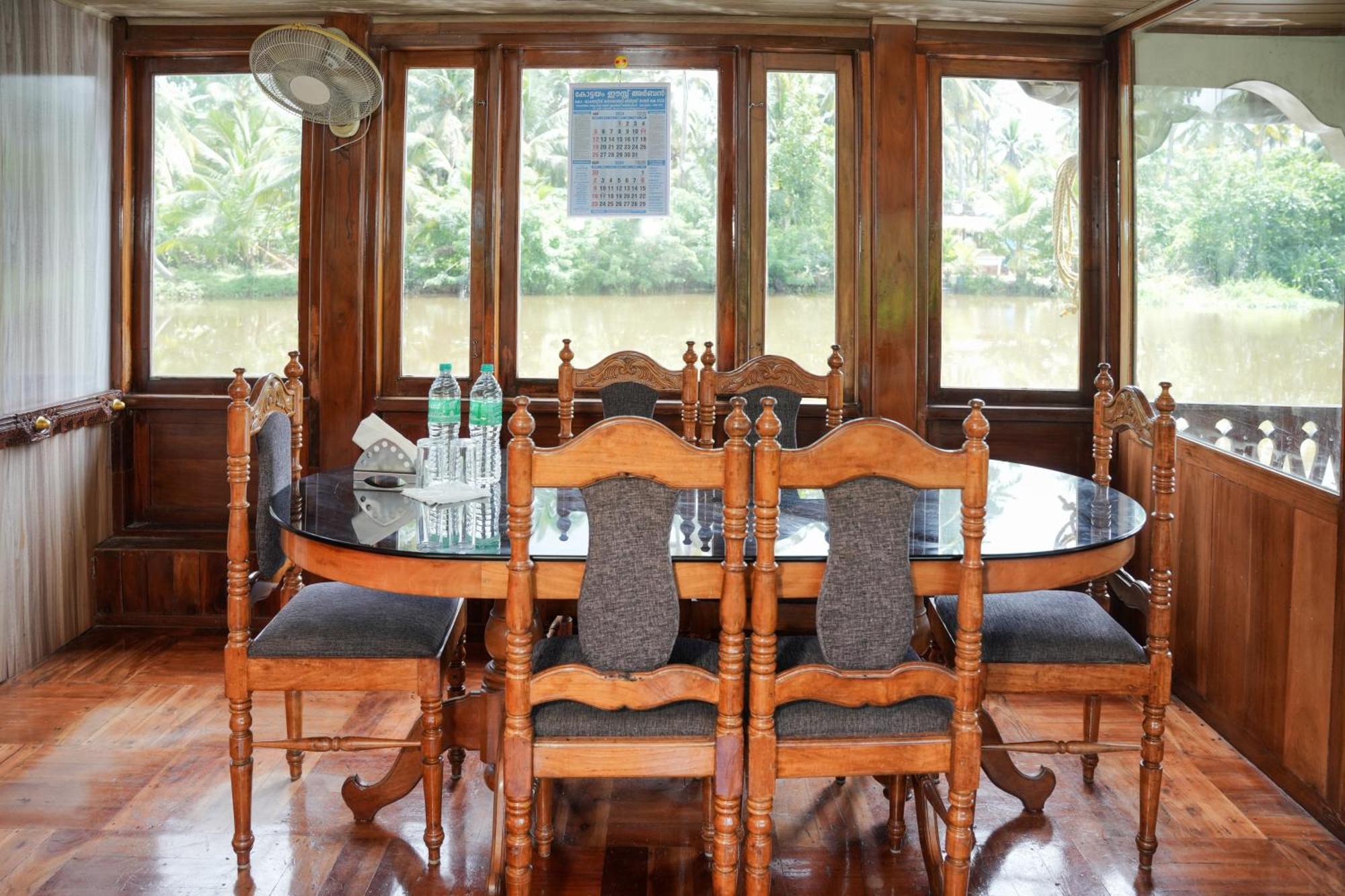Rajahamsam Houseboat Villa คุมาราคม ภายนอก รูปภาพ
